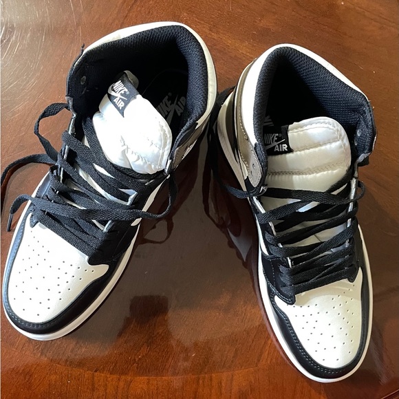 SHOES - Picture 2 of 6